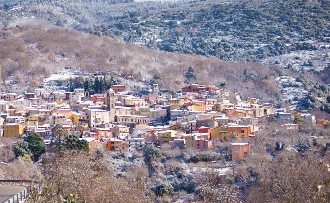 Aritzo, paese innevato
