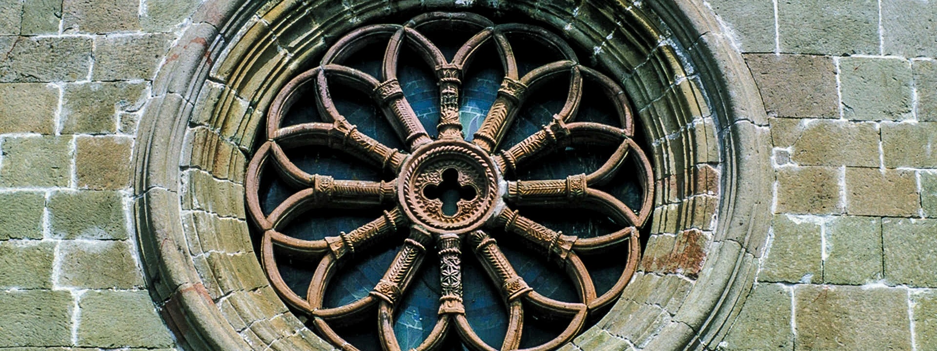 Atzara, église de Sant'Antioco Martire. Rosace