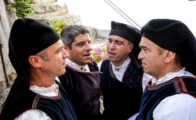 Bitti, Tenores Mialinu Pira