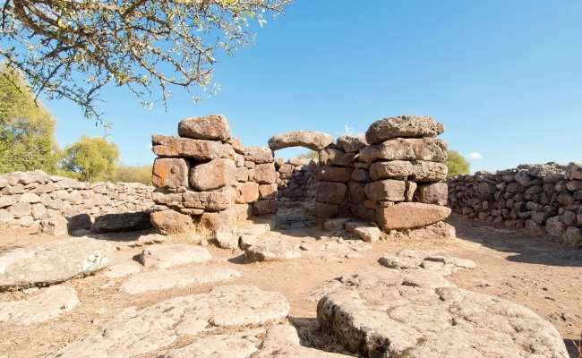 Dorgali, Serra Orrios. Megaron-Tempel mit Architrav-Eingang