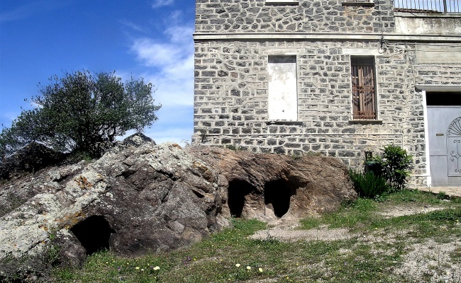 Galtellì, Malicas. Domus de janas