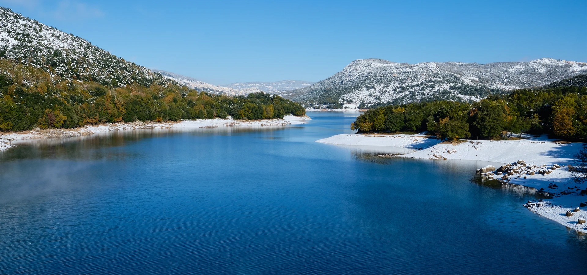 Gavoi, lago di Gusana sotto la neve