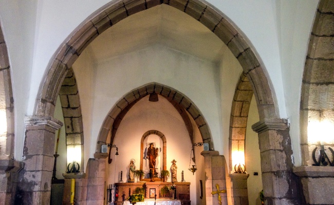 Lollove, parrocchiale. Interno