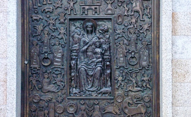 Nuoro, church of the Madonna della Solitudine. Bronze portal, work of the sculptor Eugenio Tavolara