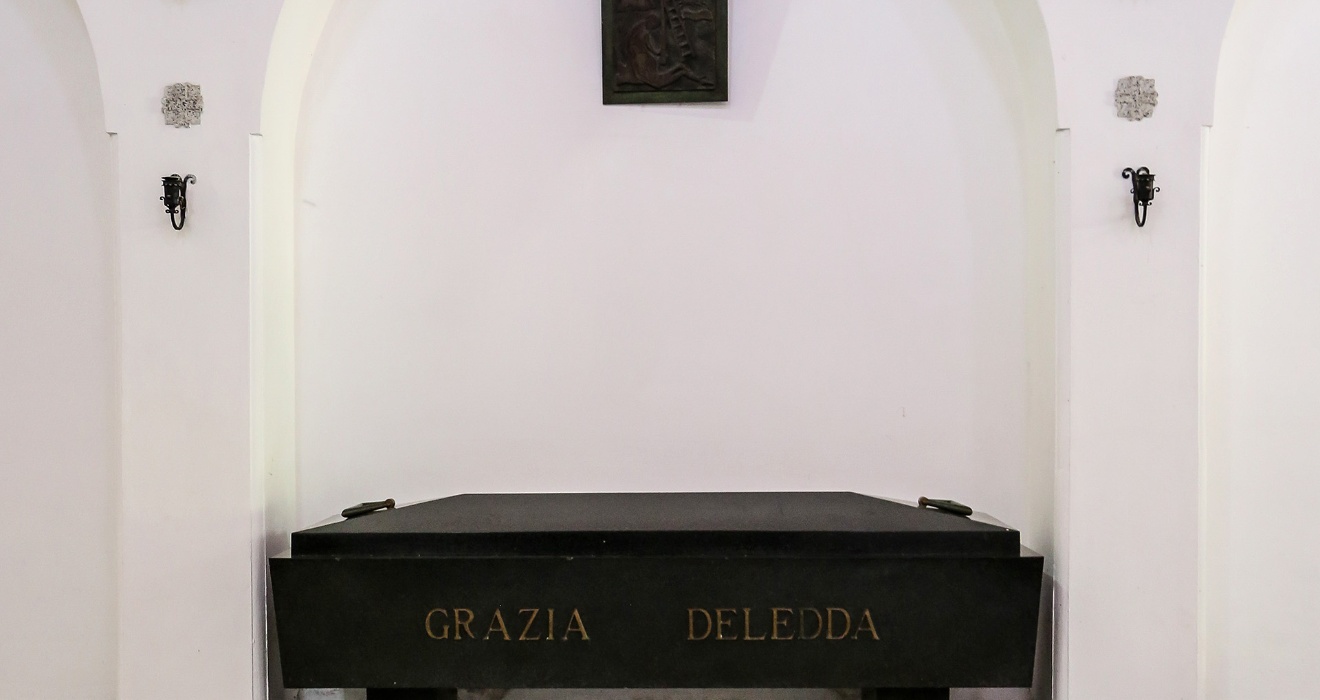 Nuoro, Chiesa della Madonna della Solitudine. Grab von Grazia Deledda