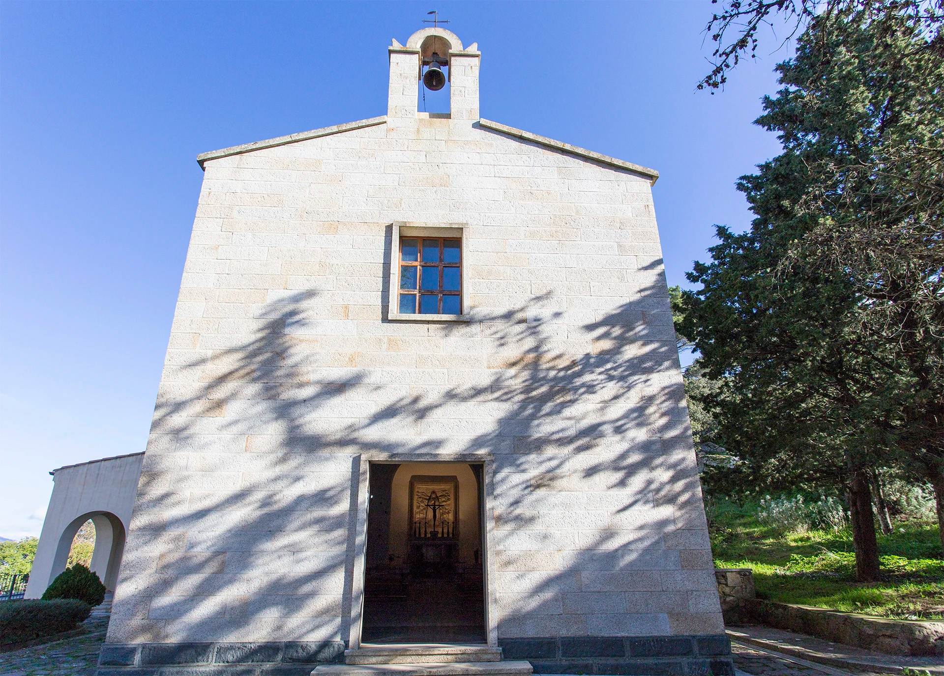 Nuoro, chiesa della Madonna della Solitudine. Facciata - © mauriziobiso - stock.adobe.com
