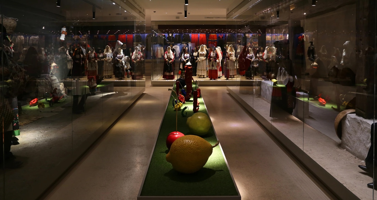 Nuoro, Museo del Costume. Sala dei costumi tradizionali