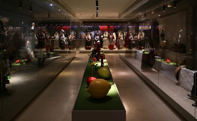 Nuoro, Museo del Costume. Saal der traditionellen Kostüme