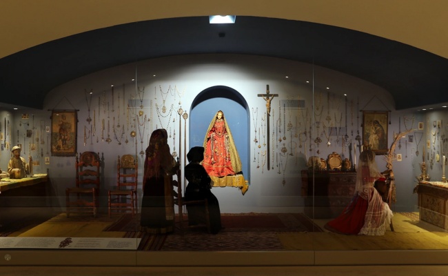 Nuoro, Museo del Costume. Saal der Andacht und Goldschmiedekunst