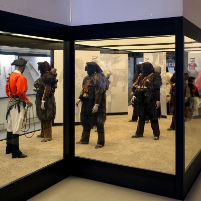 Nuoro, Museo del Costume. Sala delle maschere di Mamoiada - CC BY 3.0 Sailko, Commons Wikimedia