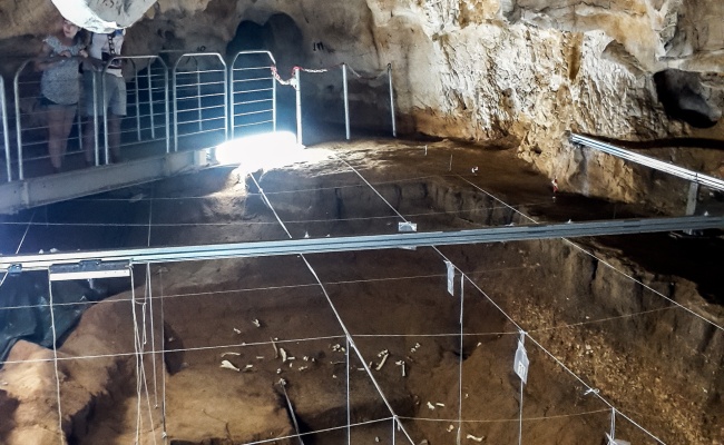 Oliena, Corbeddu cave. Archaeological excavations