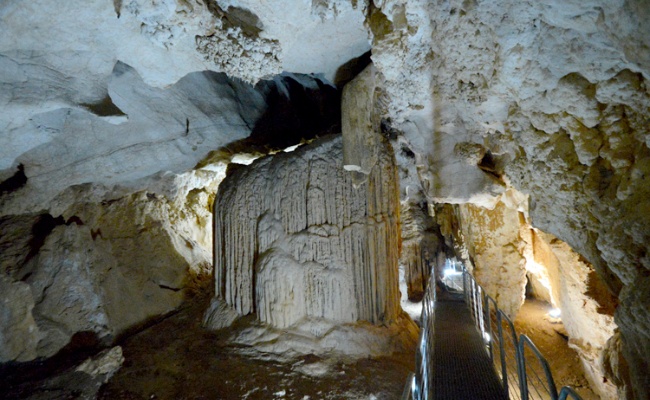 Oliena, Corbeddu-Höhle
