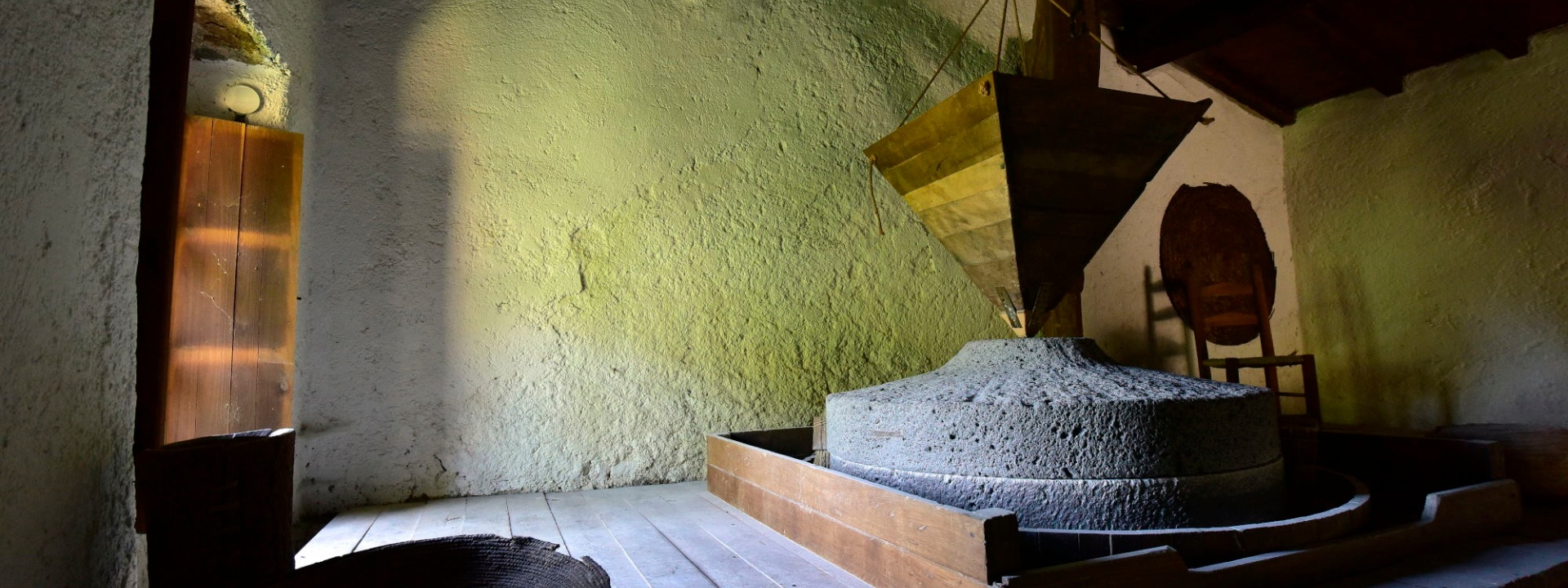 Olzai, Su Mulinu Vetzu. Intérieur avec la meule