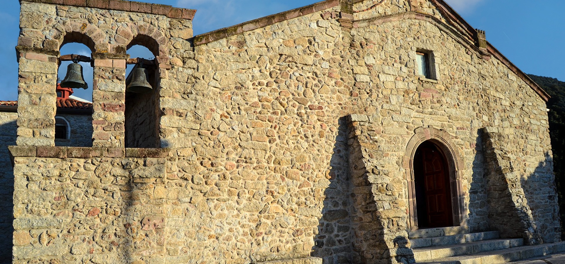 Olzai, Chiesa di Santa Barbara. Fassade