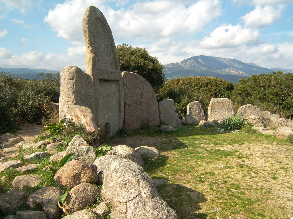 Dorgali, Tomba di giganti di S'Ena 'e Thomes - 