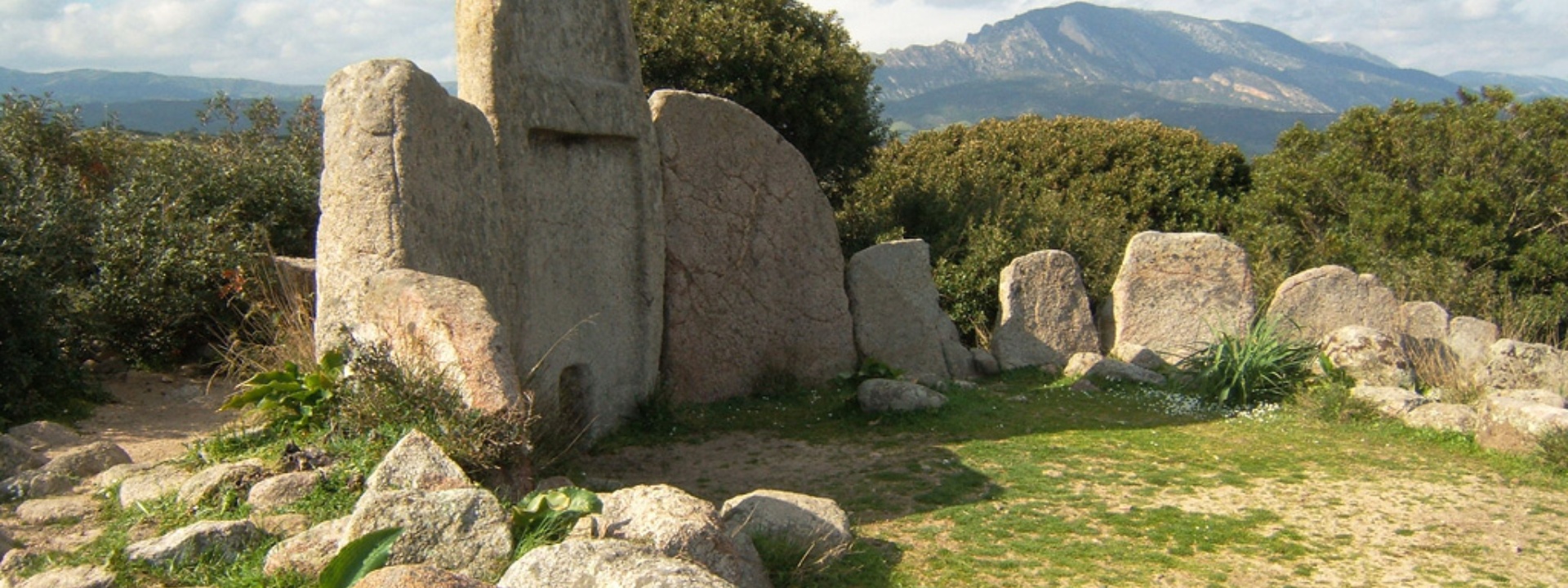 Dorgali, Tomba di giganti di S'Ena 'e Thomes