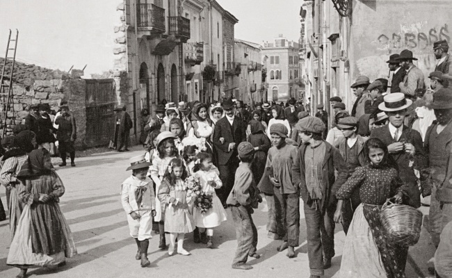 Raffaello Ciceri, Nuoro, corso Garibaldi, corteo nuziale