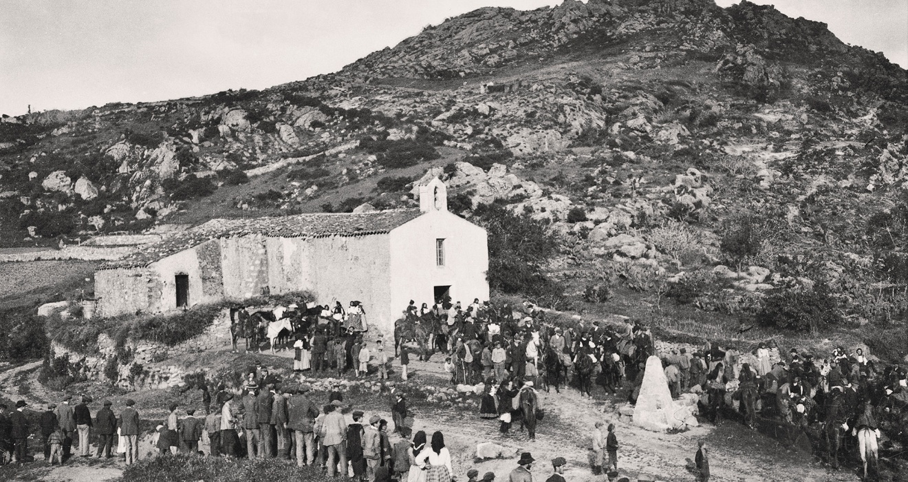 Raffaele Ciceri. Nuoro, rientro dei cavalieri dalla festa di San Francesco a Lula