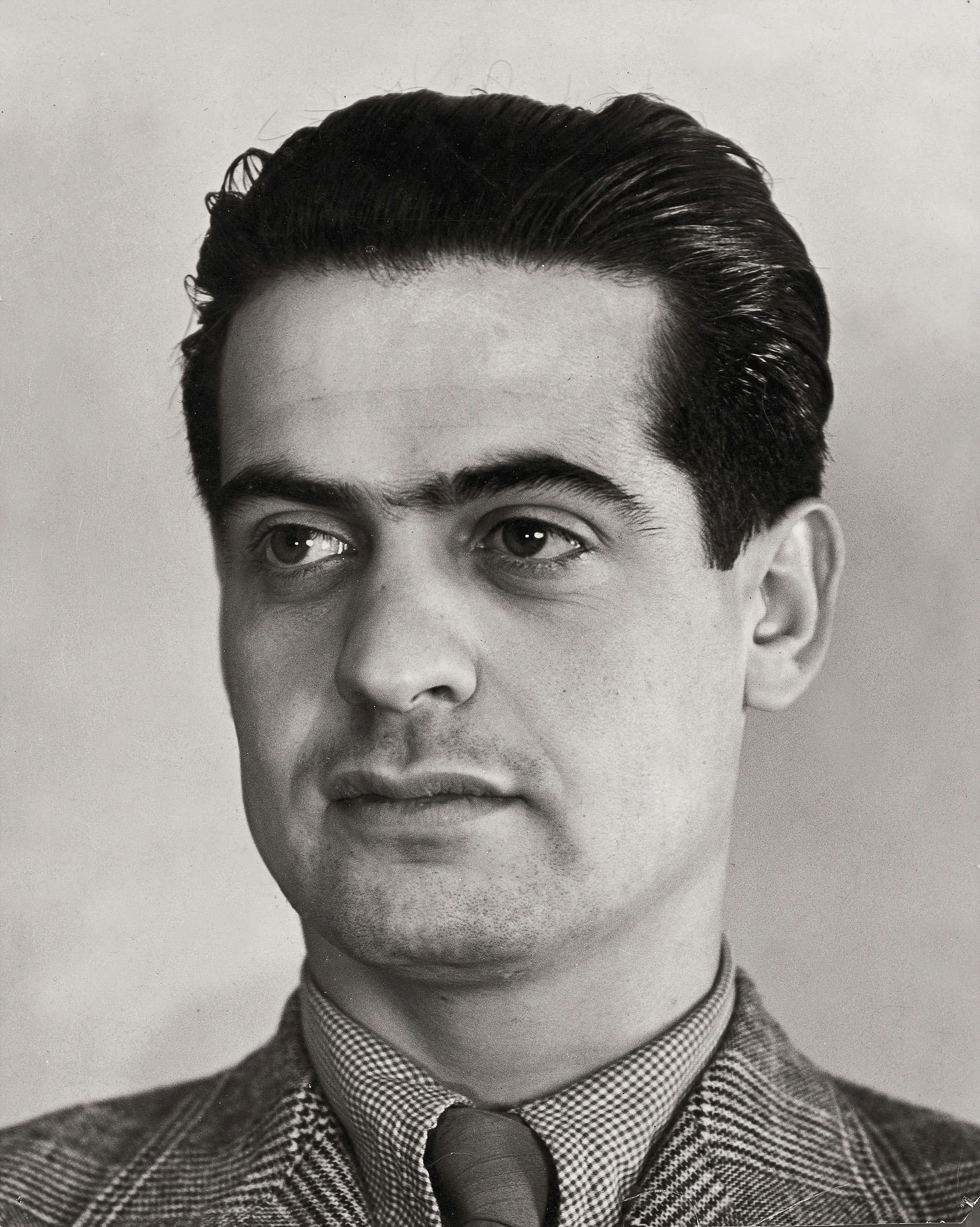 Salvatore Fancello alla fine degli anni Trenta - © Giovanni Pintori, Nuoro, Archivio per le Arti Applicate