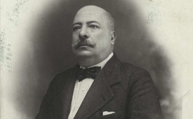 Priam Gallisay, portrait en demi-longueur, début des années 1900