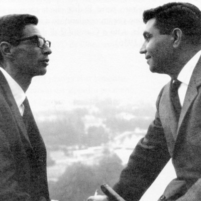 Michelangelo Pira (a destra) con Antonello Satta (a sinistra) - CC BY Commons Wikimedia