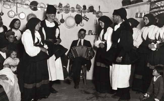 Fonni, Tanz mit Akkordeonbegleitung, vor 1923